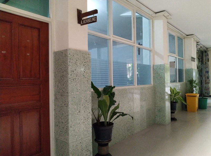 dinding-teraso-green-army-koridor-sekolah-santa-maria-surabaya